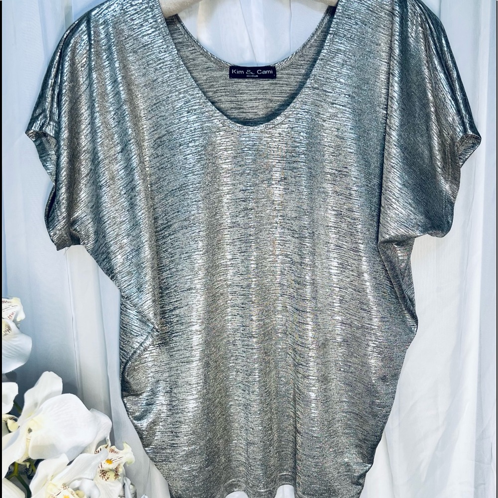 Kim & Cami shimmering silver top Size Medium light and comfortable